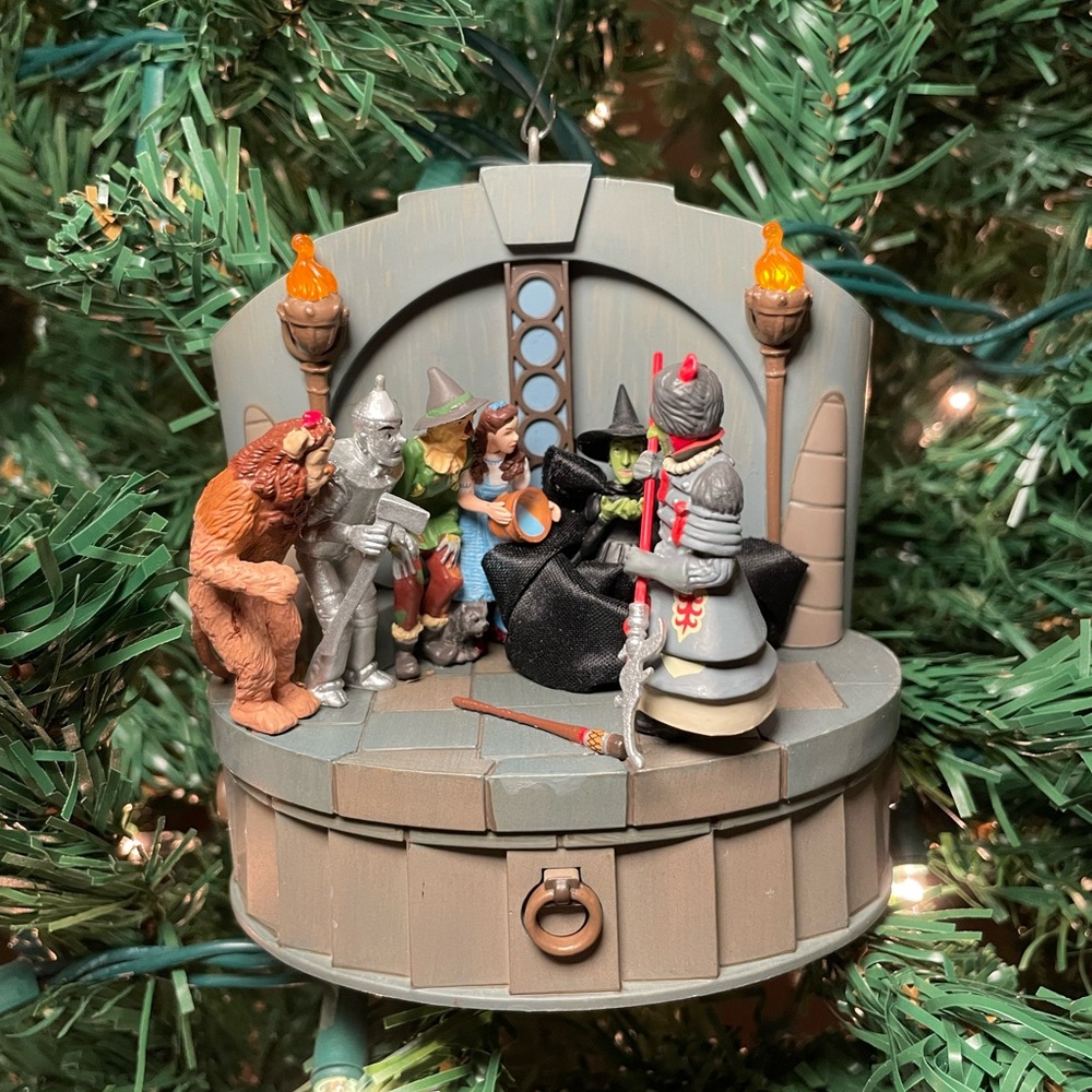 Hallmark Keepsake “I'm Melting! Melting!” Wizard of Oz Ornament - Picture 3 of 12